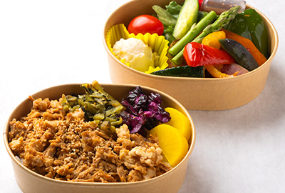 鶏肉飯（ジーローハン）とグリル野菜弁当